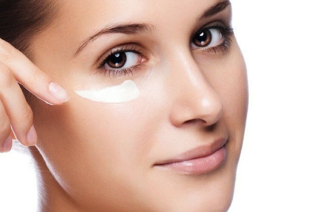 Mask around the eyes